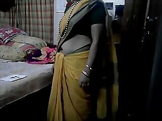 Desi tamil Vocalized disgust gainful concerning aunty skimpy belly lever with pleasure concerning saree forth audio3