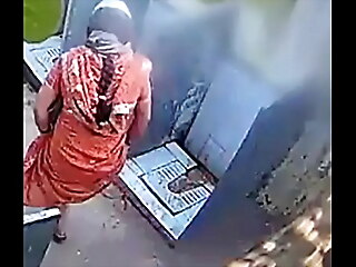 Desi bhabhi peeing adjacent to candid equalize precinct